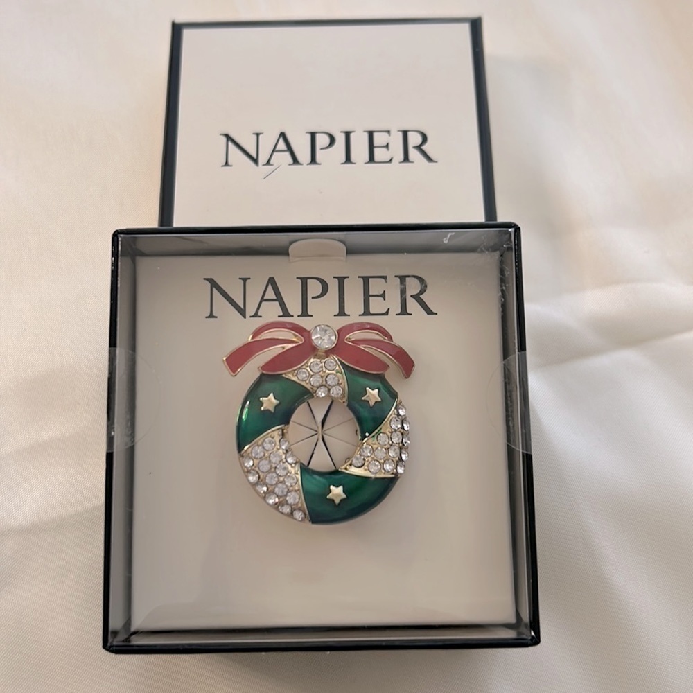 NAPIER Christmas Brooch !! Beautiful gold tone !! New in Box !!